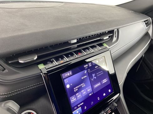 New 2025 Jeep Grand Cherokee Altitude image 27