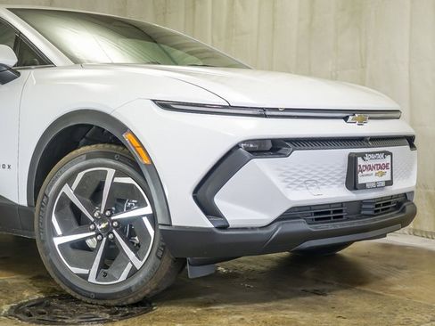 New 2026 Chevrolet Equinox EV LT image 3