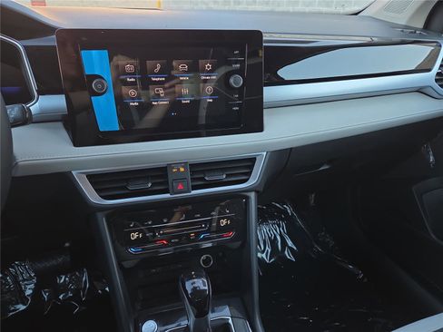 New 2026 Volkswagen Taos SE image 16