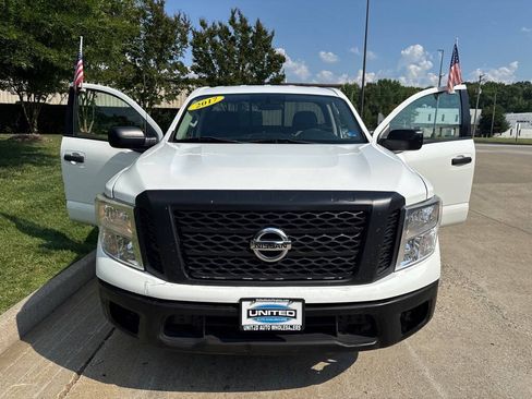 Used 2017 Nissan Titan S AWD/4WD image 8