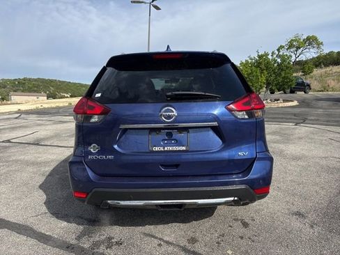 Used 2020 Nissan Rogue SV image 6