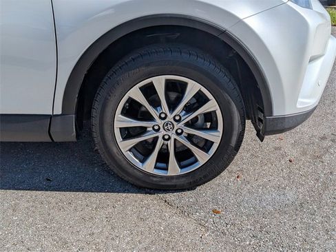 Used 2017 Toyota RAV4 Limited image 9