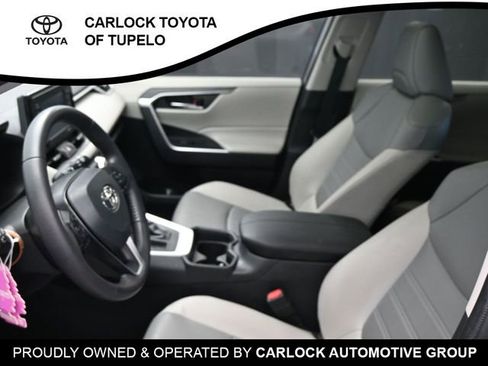 Used 2021 Toyota RAV4 XLE Premium image 10