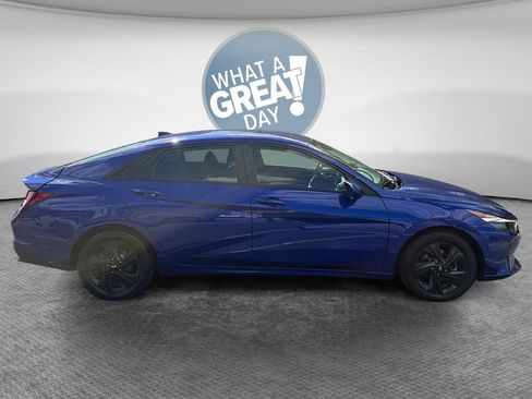 Used 2021 Hyundai Elantra SEL FWD image 2
