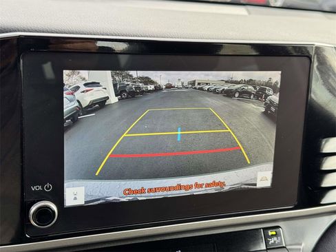 Used 2025 Toyota Camry LE image 4