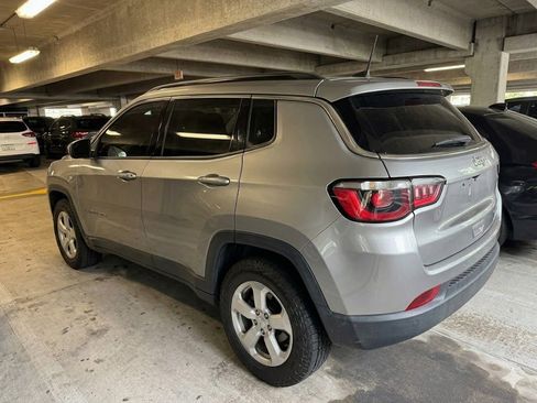 Used 2019 Jeep Compass Latitude AWD/4WD image 2