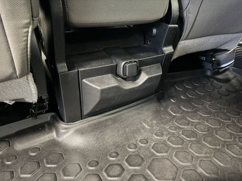 Used 2015 Ford F150 XLT w/ Equipment Group 302A Luxury image 18