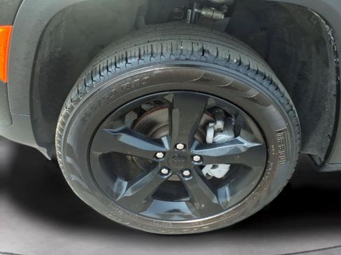 Used 2025 Jeep Grand Cherokee Limited w/ Black Appearance Package RWD image 9