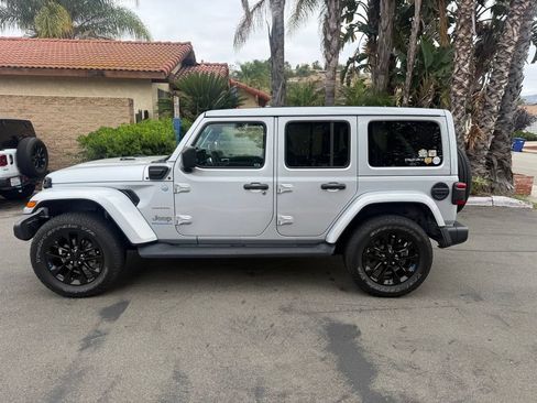 Used 2023 Jeep Wrangler Unlimited Sahara w/ Cold Weather Group AWD/4WD image 10