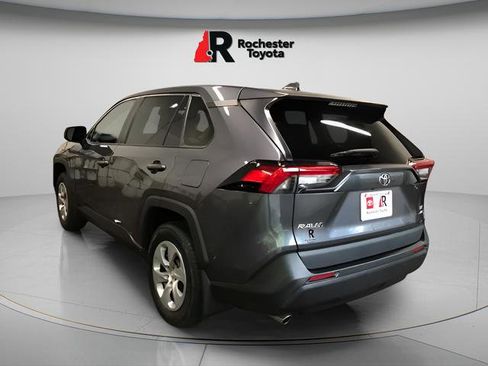 Used 2022 Toyota RAV4 LE AWD/4WD image 4