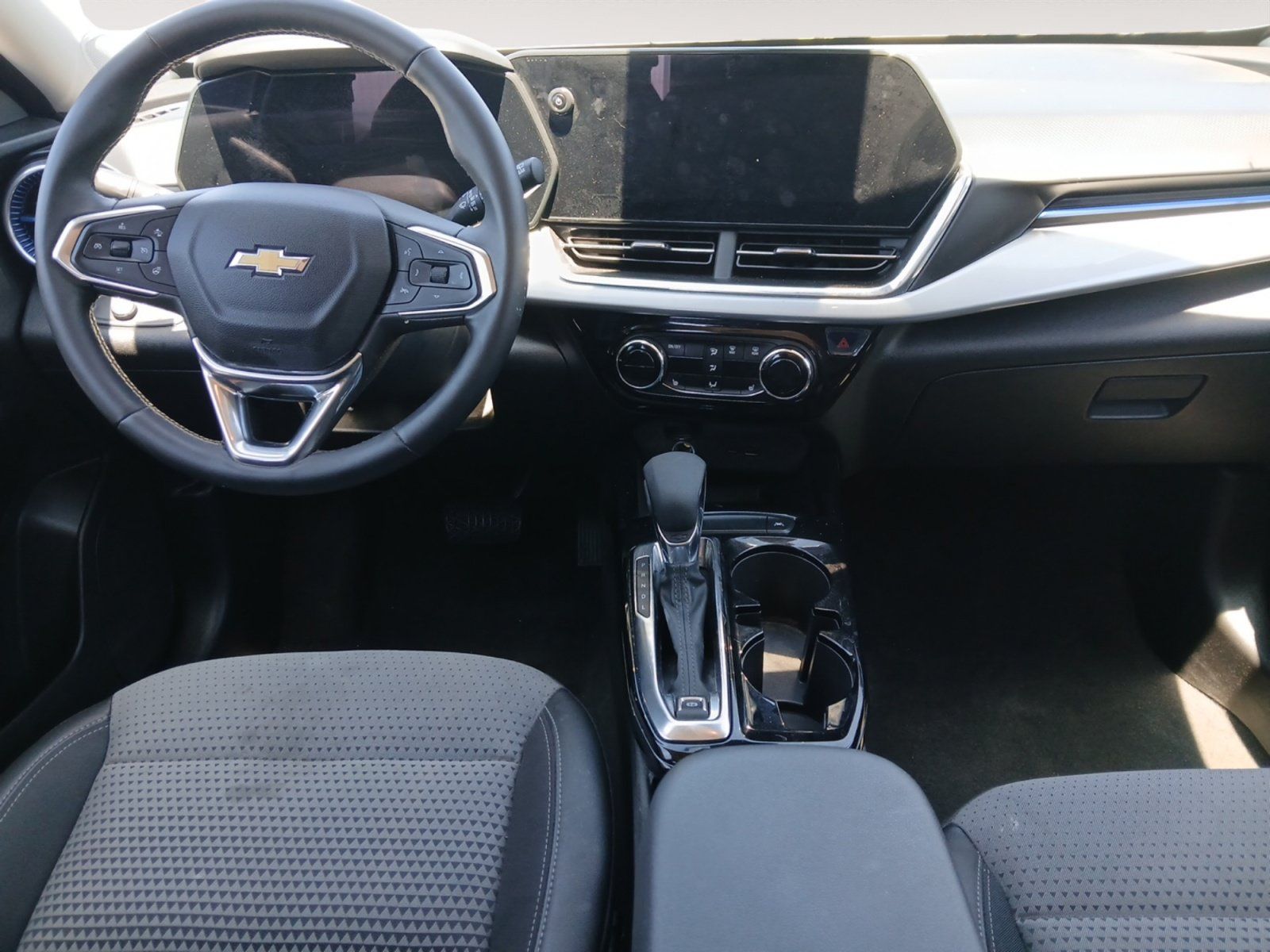 Used 2025 Chevrolet Trax LT w/ Sunroof Package FWD image 10