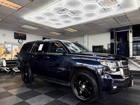 Used 2017 Chevrolet Tahoe LT w/ Luxury Package AWD/4WD image 3