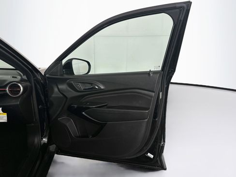 Used 2024 Chevrolet Trax RS w/ Sunroof Package FWD image 30