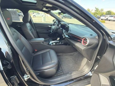Certified 2024 Chevrolet Trax RS w/ Sunroof Package FWD image 21