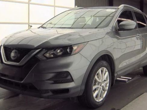 Used 2022 Nissan Rogue Sport SV image 2