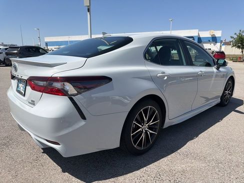 Used 2023 Toyota Camry SE FWD image 5