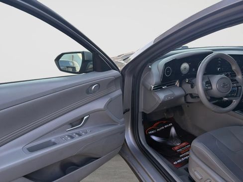 Used 2021 Hyundai Elantra SEL w/ Convenience + Premium Package FWD image 11