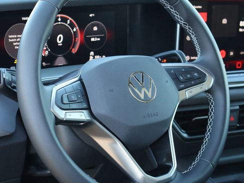 New 2026 Volkswagen Tiguan SE image 22