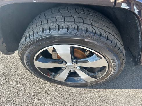 Used 2018 Jeep Grand Cherokee Limited image 31