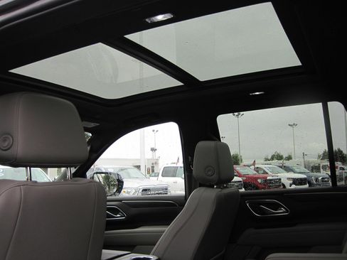 Used 2023 Chevrolet Tahoe Z71 w/ Off-Road Capability Package image 9