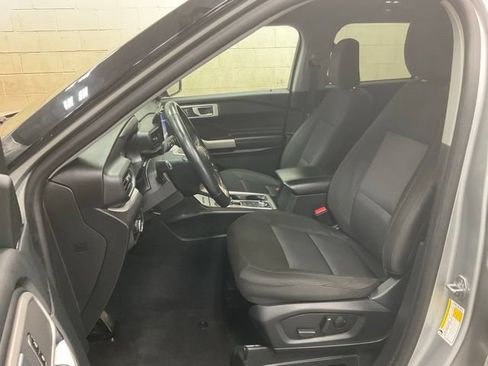 Used 2023 Ford Explorer XLT AWD/4WD image 8