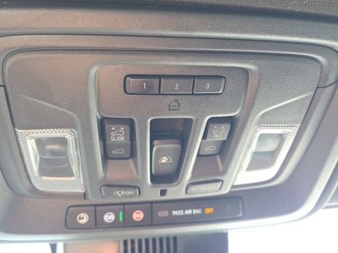 Used 2025 Chevrolet Silverado 1500 High Country AWD/4WD image 40