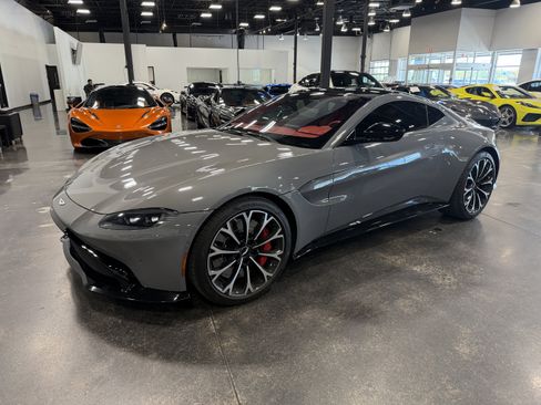 Used 2019 Aston Martin V8 Vantage Coupe RWD image 2