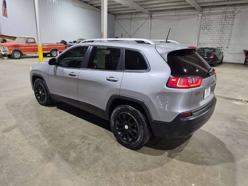 Used 2019 Jeep Cherokee Latitude w/ Popular Appearance Group FWD image 8
