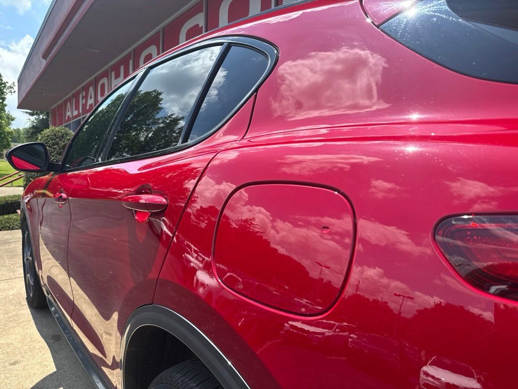 Used 2023 Alfa Romeo Stelvio Ti AWD/4WD image 13