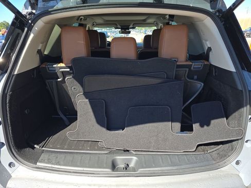 Used 2025 Nissan Pathfinder Platinum image 25