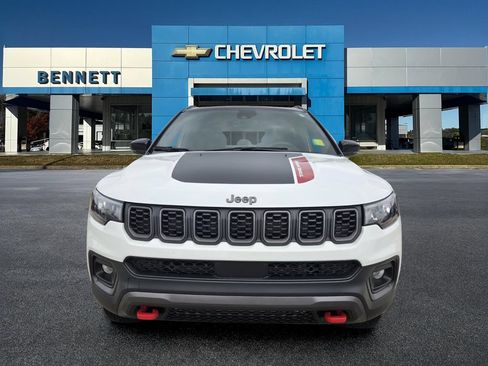 Used 2025 Jeep Compass Trailhawk AWD/4WD image 8