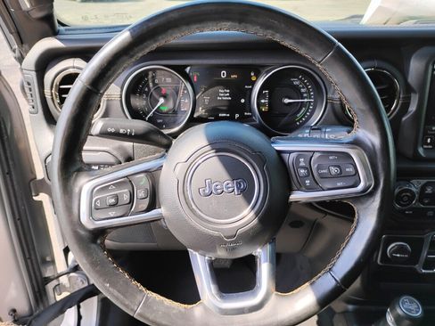 Used 2021 Jeep Wrangler Unlimited Sahara AWD/4WD image 16