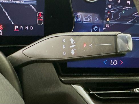 Used 2025 Chevrolet Equinox EV LT FWD image 25