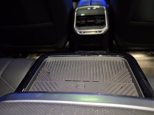 Used 2024 BMW i7 eDrive50 w/ M Sport Package RWD image 68