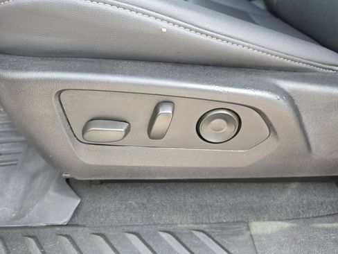 Used 2024 Chevrolet Colorado LT w/ LT Convenience Package III RWD image 22