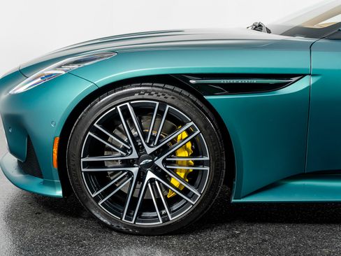 Used 2025 Aston Martin DB12 Convertible image 20