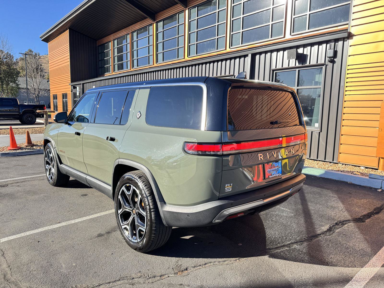 Used 2023 Rivian R1S Launch Edition Quad AWD/4WD image 3