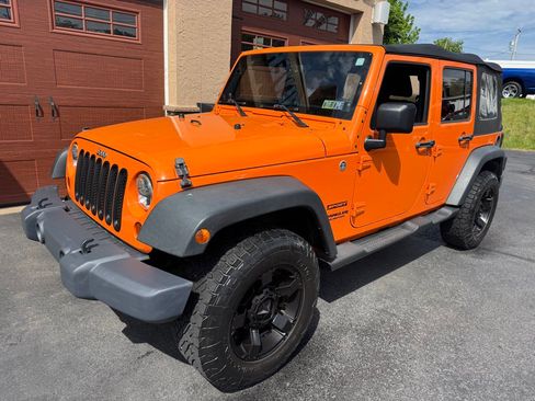 Used 2013 Jeep Wrangler Unlimited Sport AWD/4WD image 2