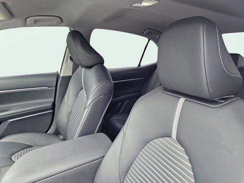 Used 2023 Toyota Camry SE image 18