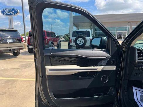 Used 2018 Ford Expedition Platinum RWD image 10