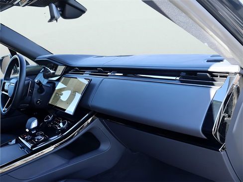 Used 2023 Land Rover Range Rover Sport SE Dynamic image 10