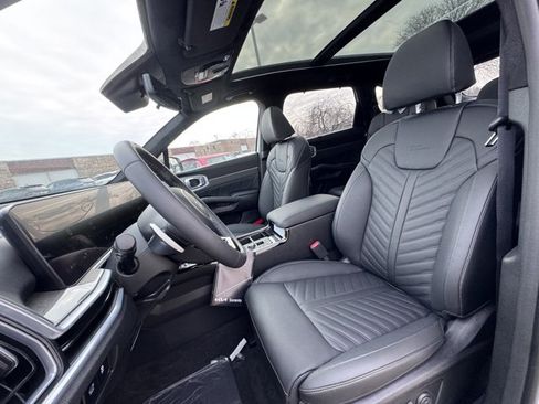 New 2025 Kia Sorento SX Prestige AWD/4WD image 32