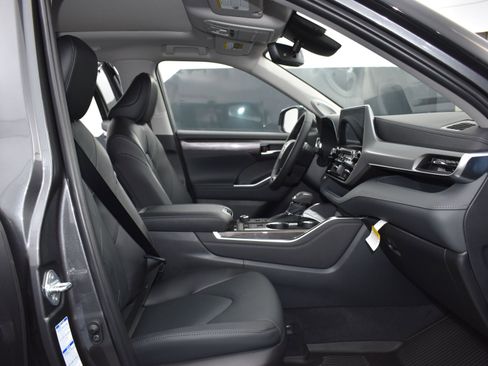 Used 2022 Toyota Highlander Platinum image 13