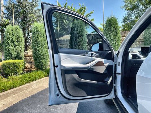 Used 2024 BMW X5 xDrive40i w/ Premium Package AWD/4WD image 17