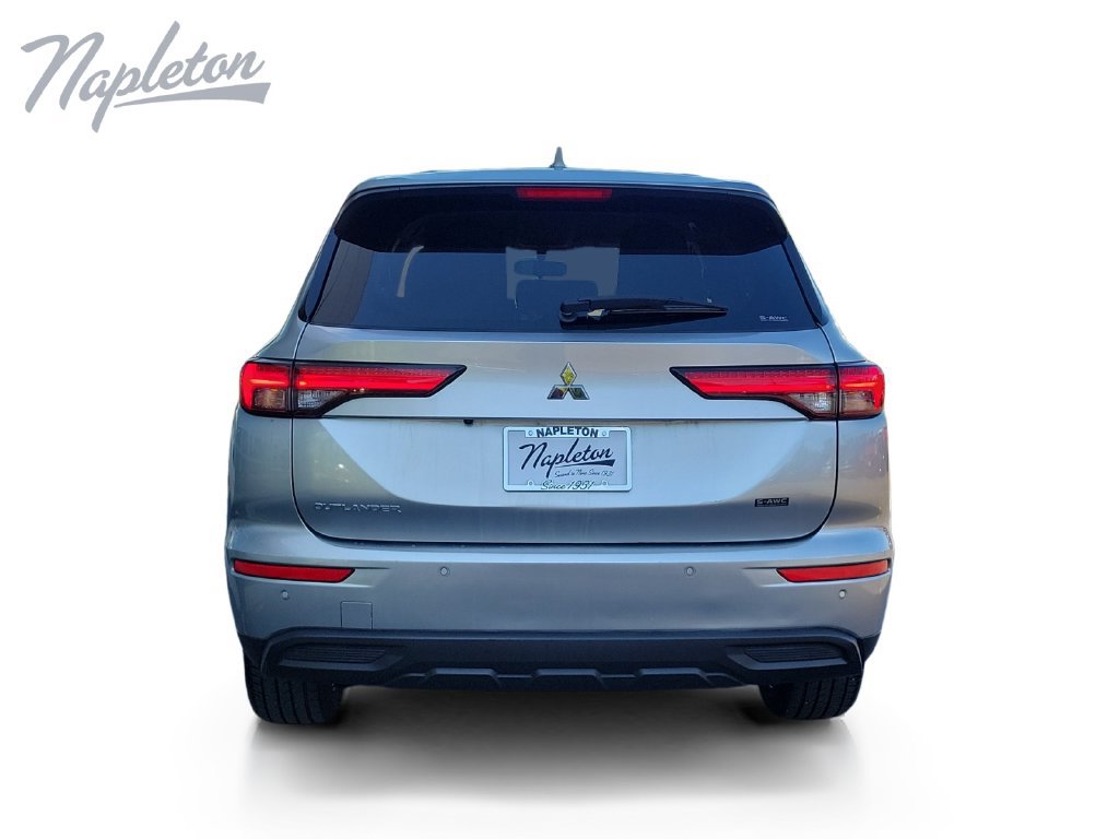 Used 2024 Mitsubishi Outlander SE AWD/4WD image 4