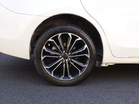 Used 2018 Toyota Corolla SE w/ SE Premium Package FWD image 5