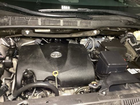 Used 2018 Toyota Sienna AWD image 24