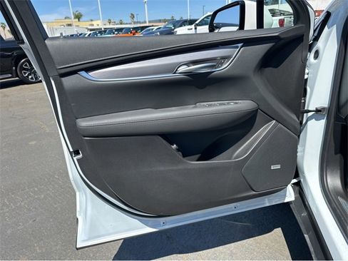 New 2025 Cadillac XT5 Luxury image 14