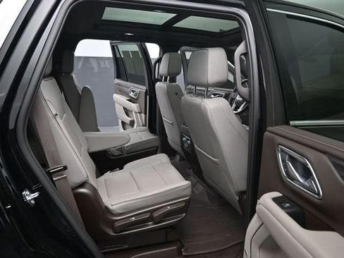 Used 2023 GMC Yukon SLT w/ SLT Premium Package AWD/4WD image 37