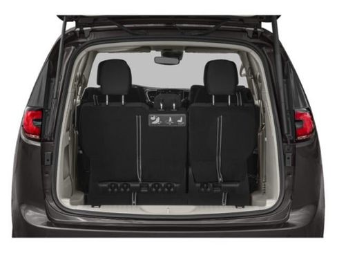Used 2022 Chrysler Pacifica Touring-L FWD image 11